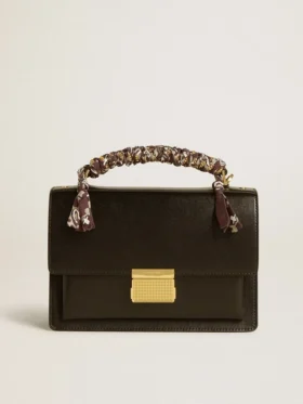 Bolso Venezia en piel negra con estampado de tablero y pañuelo multicolor