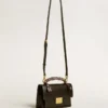 Bolso Venezia en piel negra con estampado de tablero y pañuelo multicolor