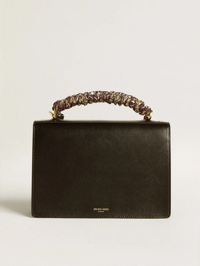 Bolso Venezia en piel negra con estampado de tablero y pañuelo multicolor