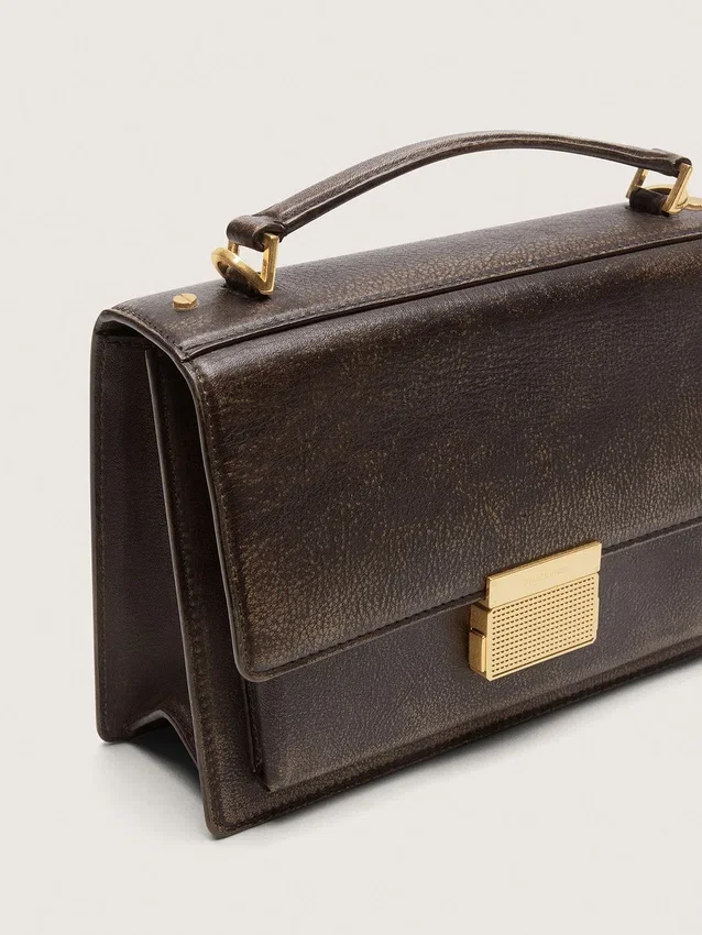 Bolso Venezia en piel vintage marrón oscuro con relieve y detalles dorados