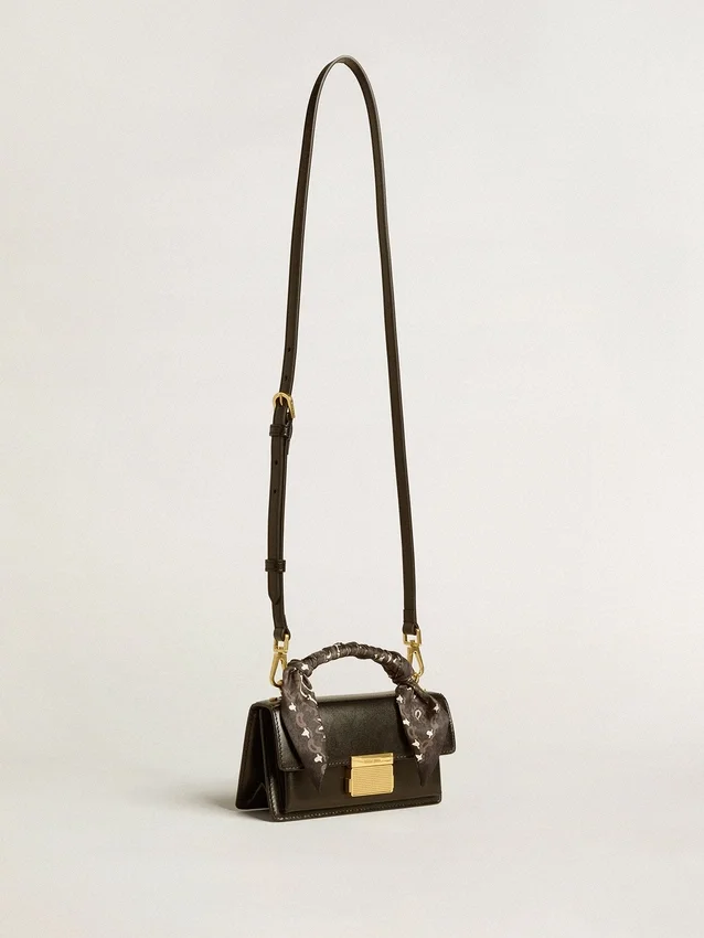 Bolso Venezia pequeño en piel de vacuno en negro con pañuelo de seda