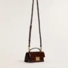 Bolso Venezia pequeño en piel laminada marrón oscuro con detalles dorados