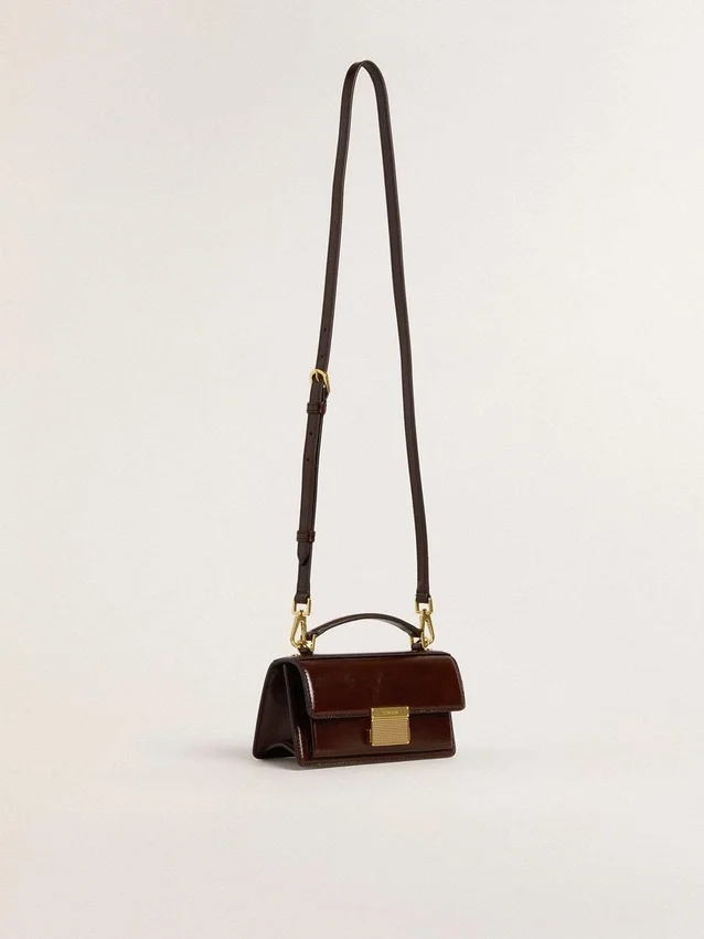 Bolso Venezia pequeño en piel laminada marrón oscuro con detalles dorados