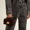 Bolso Venezia pequeño en piel laminada marrón oscuro con detalles dorados