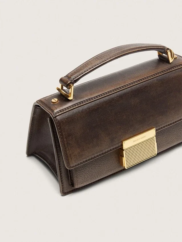 Bolso Venezia pequeño en piel marrón oscuro con hebilla dorada