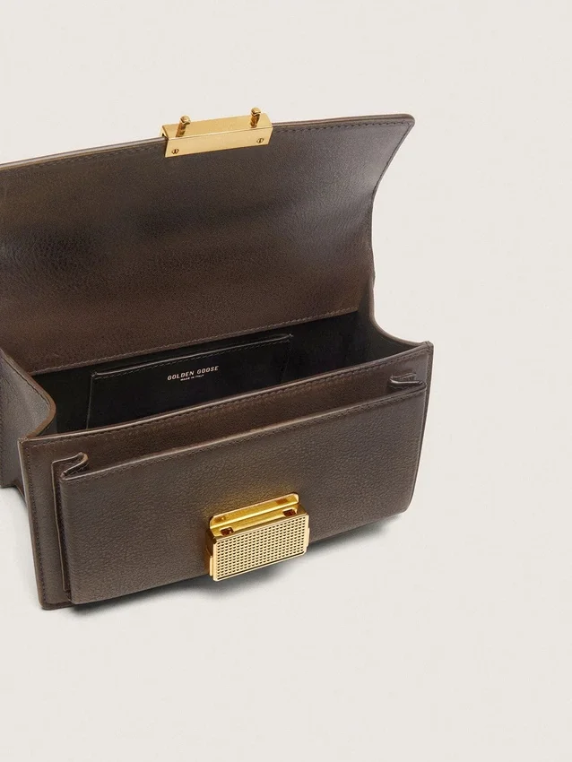 Bolso Venezia pequeño en piel marrón oscuro con hebilla dorada