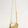 Bolso Venezia pequeño en piel metalizada dorada con detalles dorados