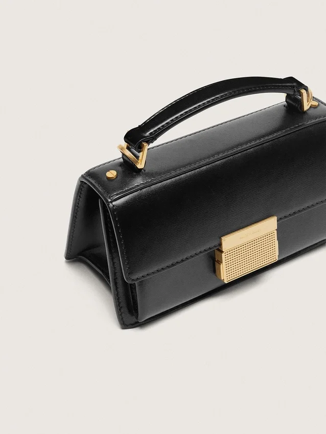 Bolso Venezia pequeño en piel negra con detalles dorados