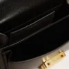 Bolso Venezia pequeño en piel negra con detalles dorados