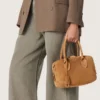 Bolso Vita en ante color camel con detalles dorados