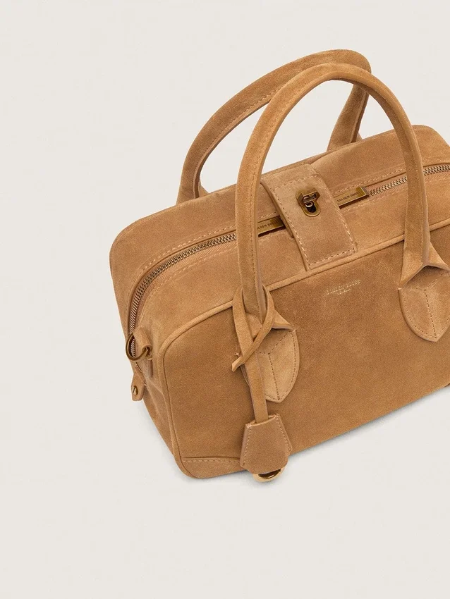 Bolso Vita en ante color camel con detalles dorados