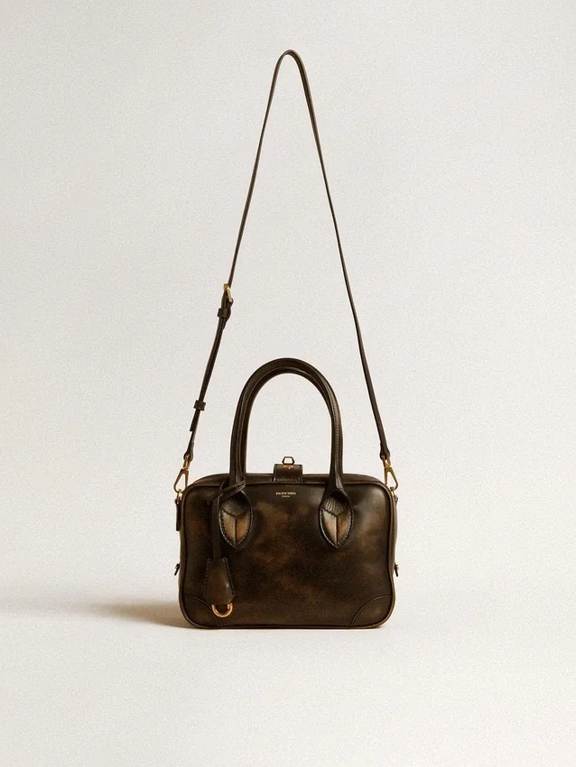 Bolso Vita en piel envejecida negra con detalles dorados