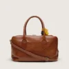 Bolso Vita mediano de piel marrón claro con dijes y detalles plateados