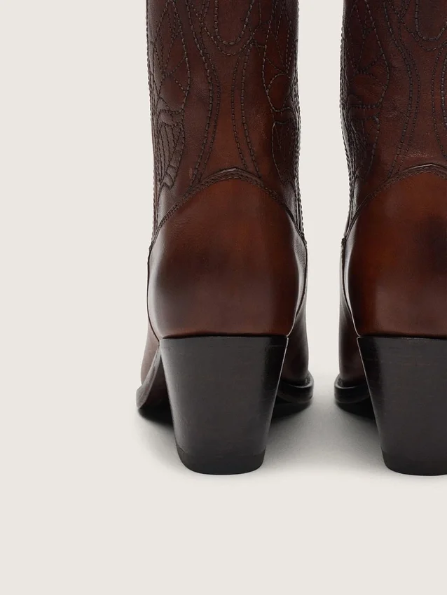 Botas altas Wish Star para mujer en piel marrón con bordados florales