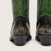 Botas altas Wish Star para mujer en piel negra con caña de piel verde y bordados blancos