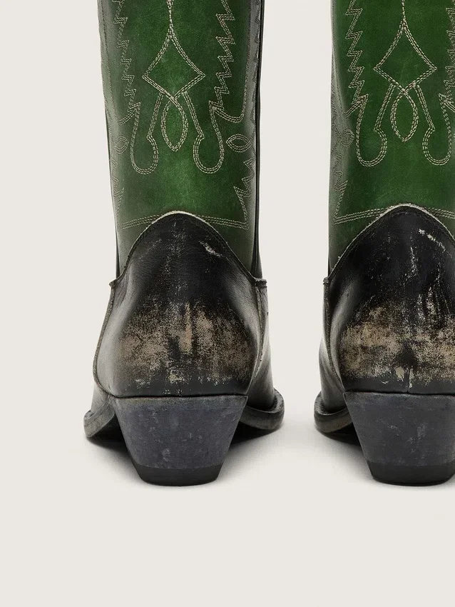Botas altas Wish Star para mujer en piel negra con caña de piel verde y bordados blancos