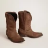 Botas bajas de mujer en ante lavado marrón oscuro