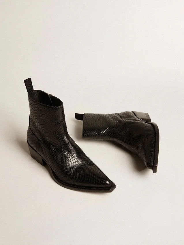 Botas bajas Debbie en piel negra con estampado de serpiente
