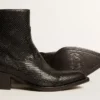 Botas bajas Debbie en piel negra con estampado de serpiente