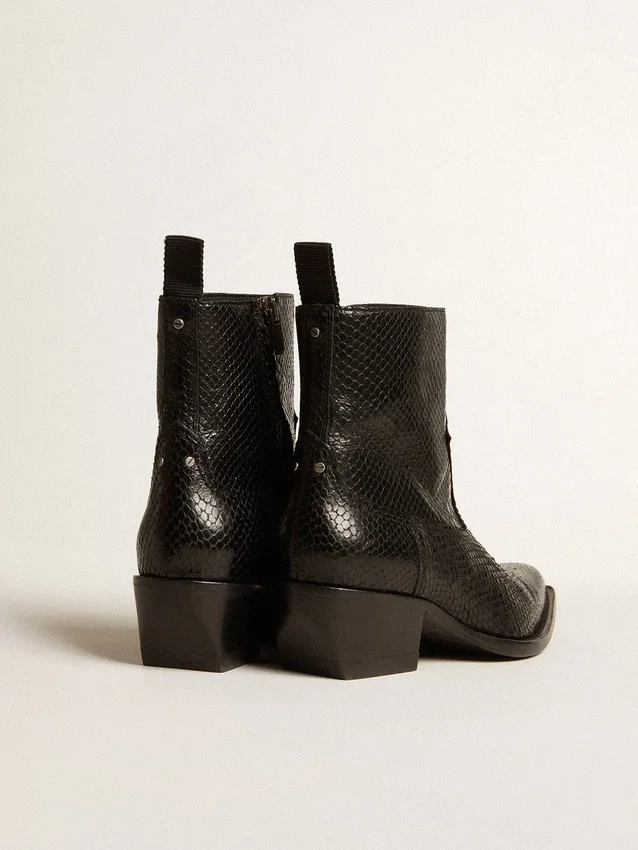 Botas bajas Debbie en piel negra con estampado de serpiente