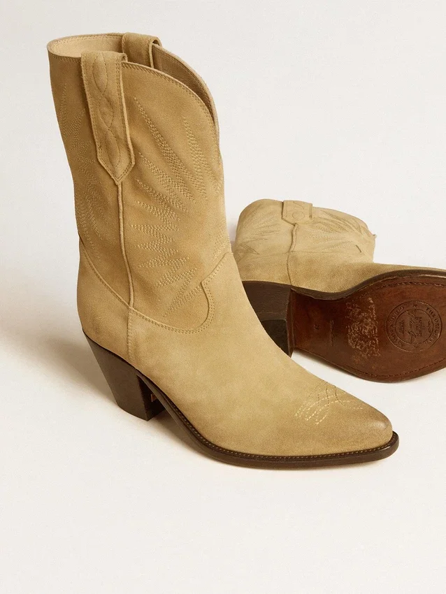 Botas bajas Wish Star en ante encerado color arena con estrella bordada