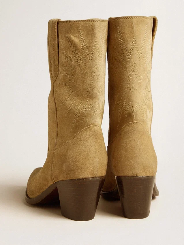 Botas bajas Wish Star en ante encerado color arena con estrella bordada
