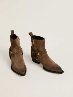 Botas Debbie de caña baja en ante gris paloma con hebilla extraíble