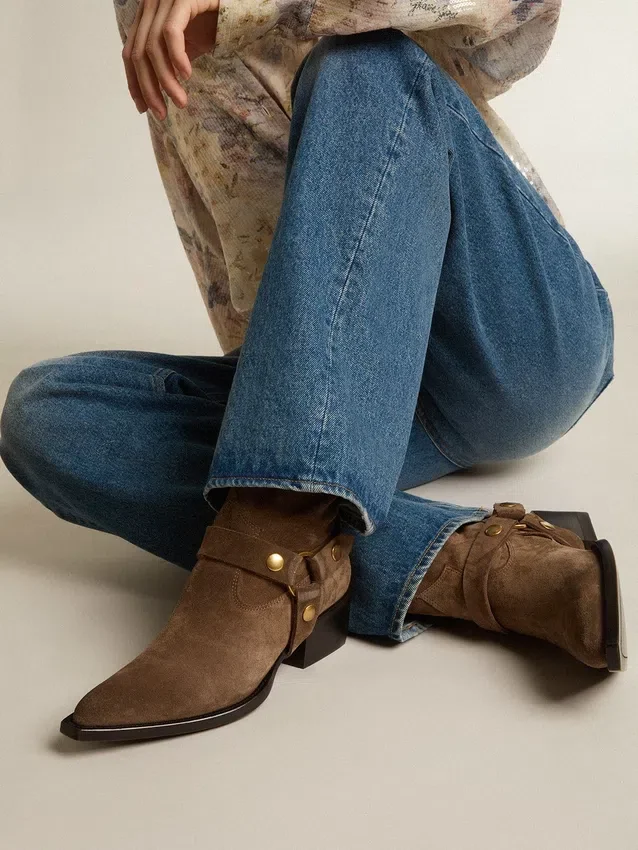 Botas Debbie de caña baja en ante gris paloma con hebilla extraíble