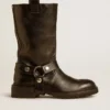 Botas Kurt de piel negra brillante con hebilla y tachuelas de color plateado