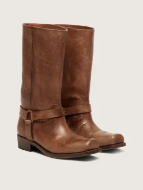 Botas moteras altas de mujer en piel marrón con correa y hebilla en color oro antiguo