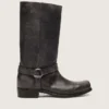 Botas moteras altas de mujer en piel negra con correa y hebilla plateada