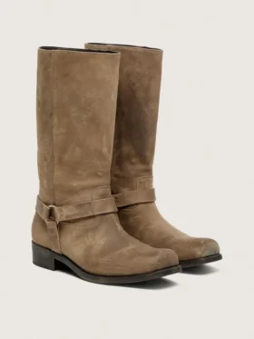 Botas moteras altas para hombre en ante encerado beige oscuro con correa y hebilla plateada