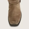 Botas moteras altas para hombre en ante encerado beige oscuro con correa y hebilla plateada
