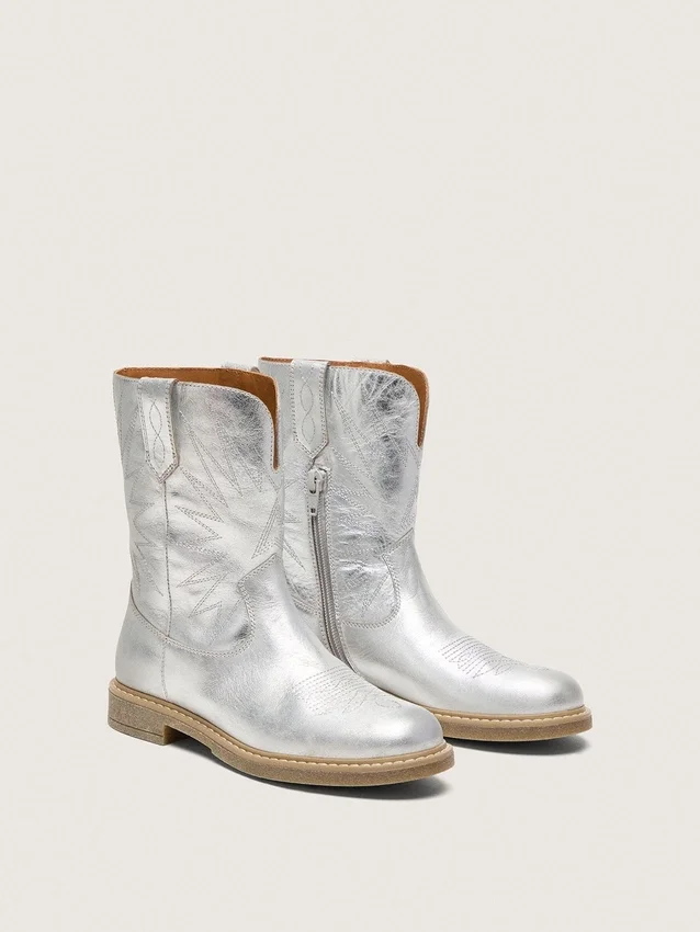 Botas Wish para niños en piel metalizada plateada con bordado de estrellas