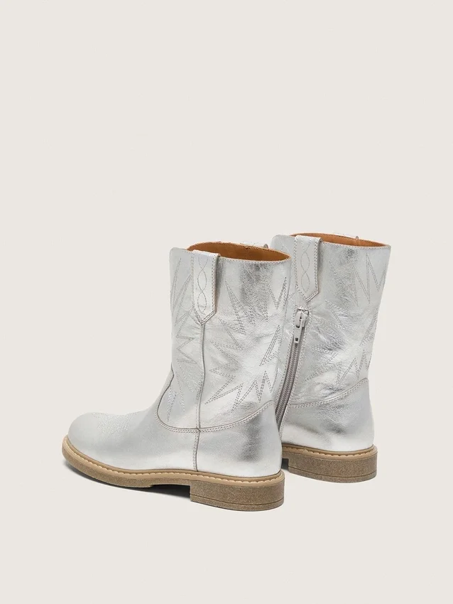 Botas Wish para niños en piel metalizada plateada con bordado de estrellas