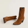 Botas Wish Star de caña baja en ante color coñac con estrella bordada tono sobre tono