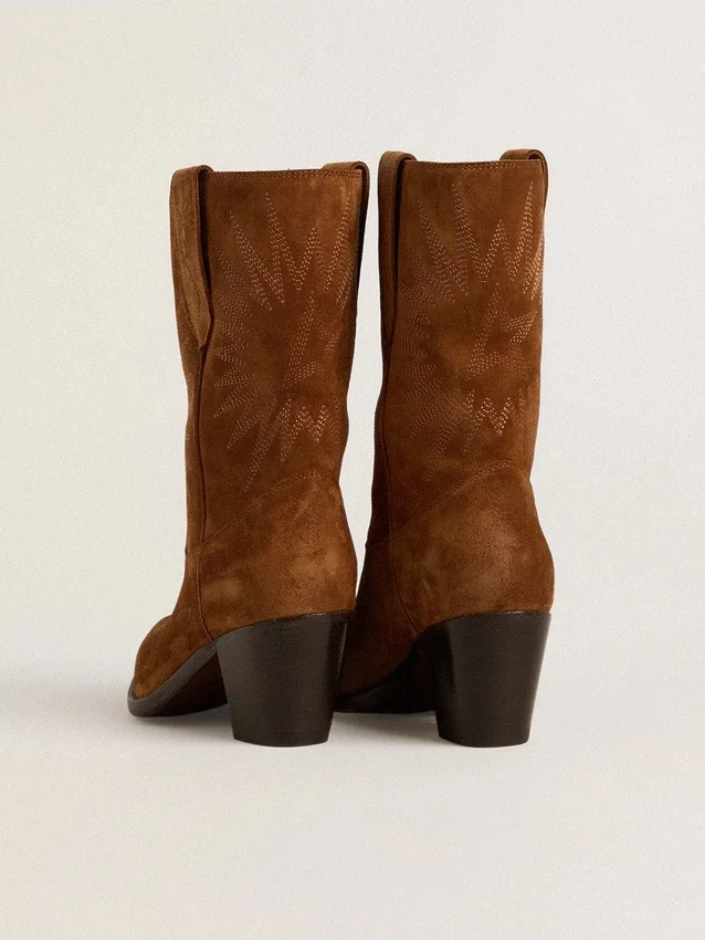 Botas Wish Star de caña baja en ante color coñac con estrella bordada tono sobre tono