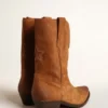Botas Wish Star de caña baja en ante color coñac con estrella incrustada