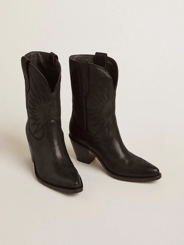 Botas Wish Star de caña baja en piel negra con estrella incrustada tono sobre tono