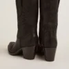 Botas Wish Star de caña baja en piel negra con estrella incrustada tono sobre tono