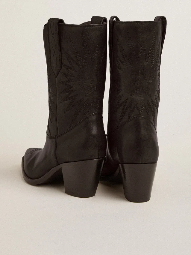 Botas Wish Star de caña baja en piel negra con estrella incrustada tono sobre tono