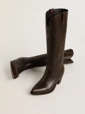 Botas Wish Star de piel marrón oscuro con estrella bordada tono sobre tono