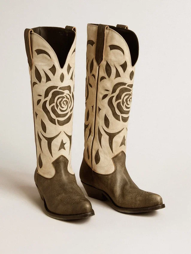 Botas Wish Star en piel negra y blanca con incrustaciones de rosas y estrellas