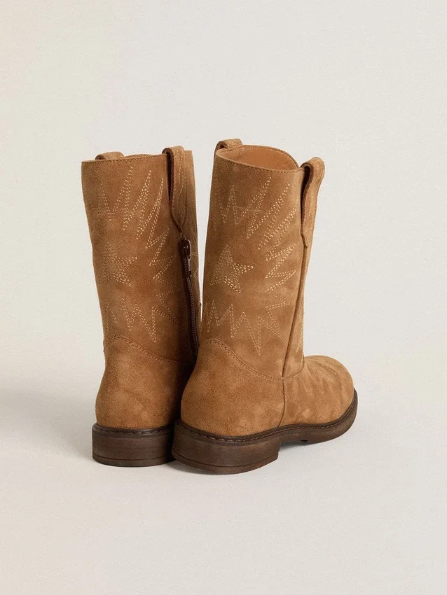 Botas Wish Teen de ante color camel con bordado de estrellas