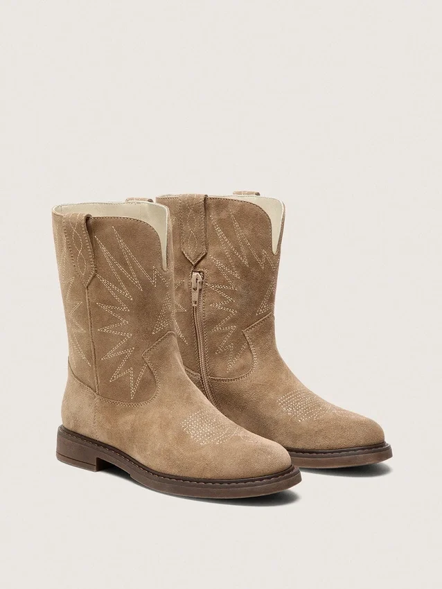 Botas Young Wish de ante gris paloma con estrellas bordadas