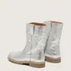 Botas Young Wish de piel metalizada plateada con bordado de estrellas