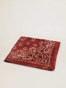 Bufanda burdeos con estampado de paisley
