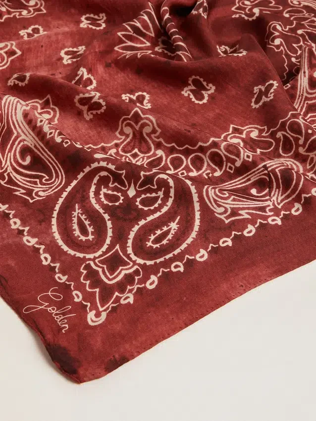 Bufanda burdeos con estampado de paisley