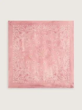 Bufanda en tono rosa antiguo con estampado de paisley