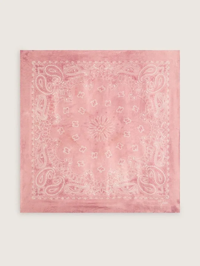 Bufanda en tono rosa antiguo con estampado de paisley